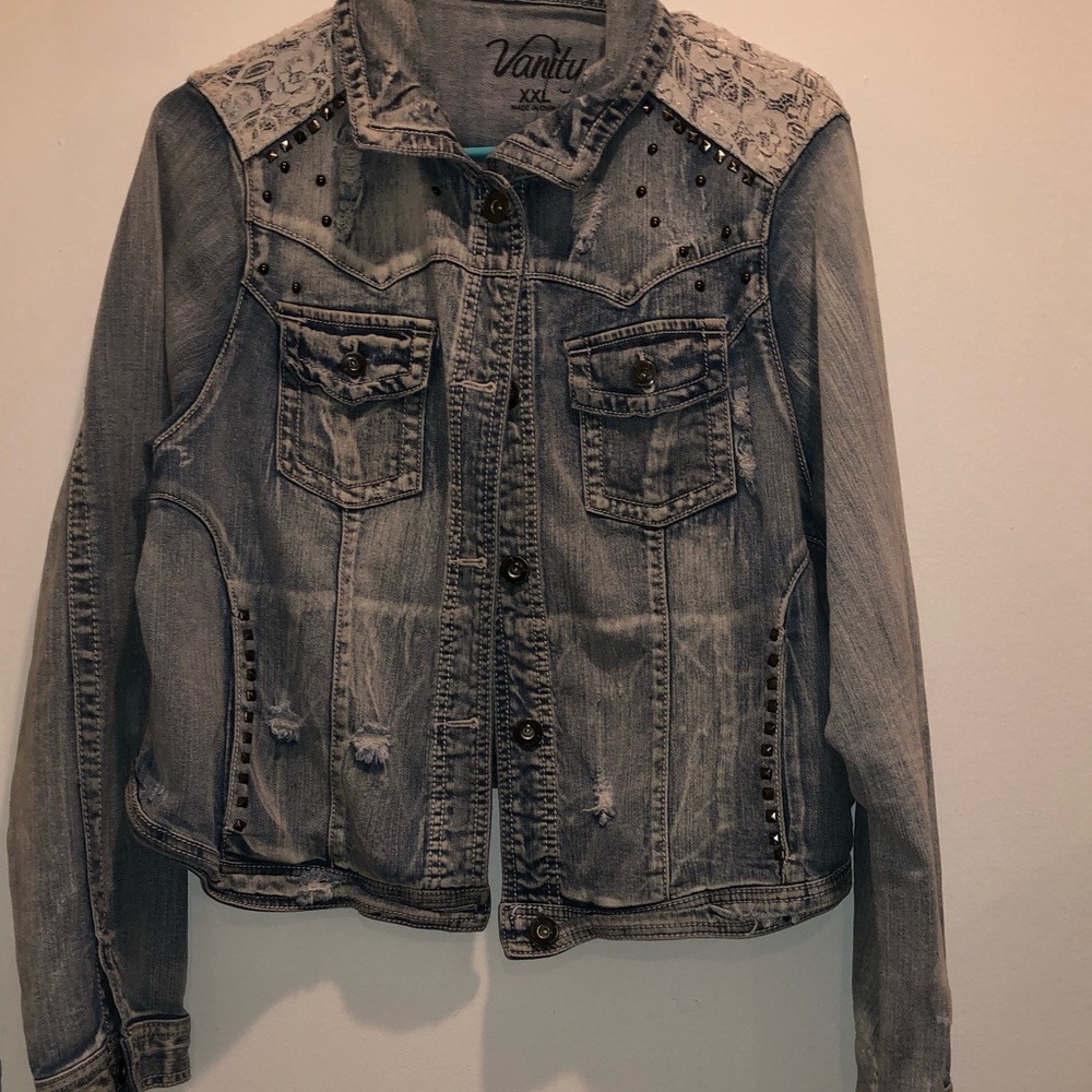 Women’s jean jacket with lace